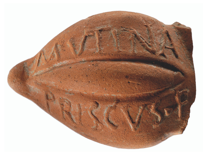 Presa di lucerna con marchio MUTINA/PRISCUS F(ecit) dall’officina modenese del produttore Priscus. Cittanova. I secolo d.C.