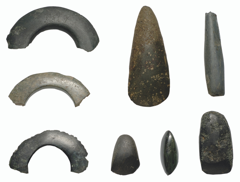 Asce, scalpello, anelloni in pietra levigata da Fiorano. VI-V millennio a.C.