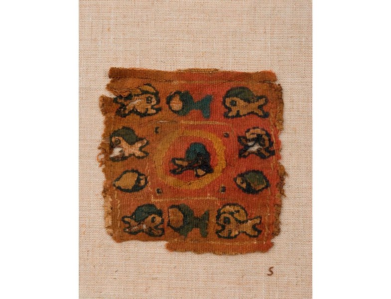 Egitto, secoli VI-VII. Inserto quadrato (tabula) raffigurante piccoli pesci. Tessuto ad arazzo