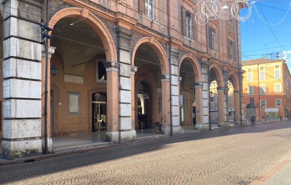 Palazzo Comunale lapide a Pietro Giannone.jpeg